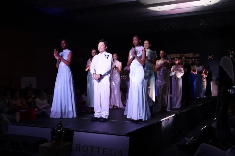 時(shí)裝周現(xiàn)場(chǎng)。顏李芳攝