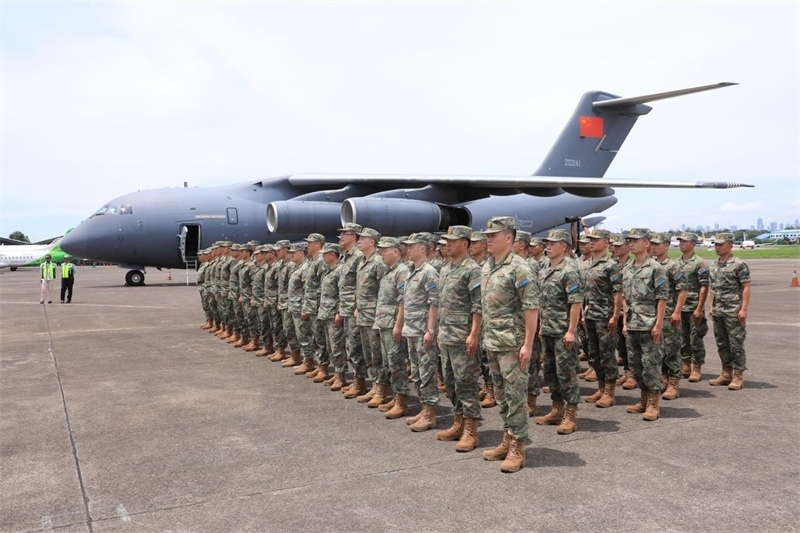 中方參演部隊搭乘運—20運輸機飛抵印尼國民軍空軍哈利姆機場。 龔勝祥攝