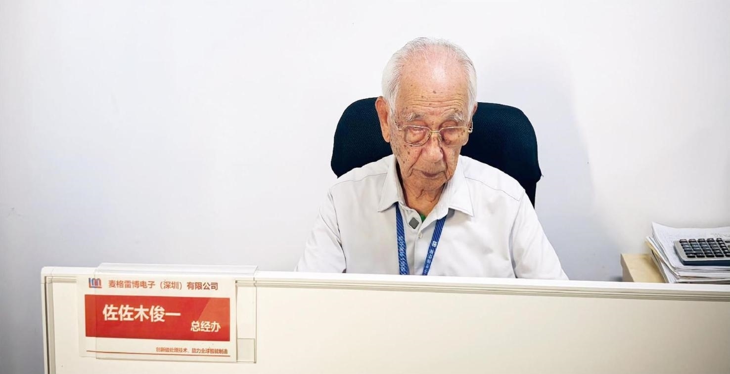 佐佐木俊一在工位上工作。（本刊記者 馮璐／攝）