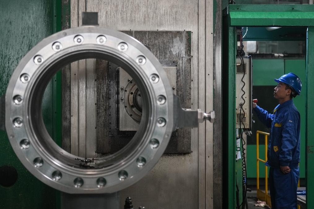 2023年2月14日，沈陽鼓風(fēng)機(jī)集團(tuán)股份有限公司的工人在車間工作。新華社記者 潘昱龍 攝