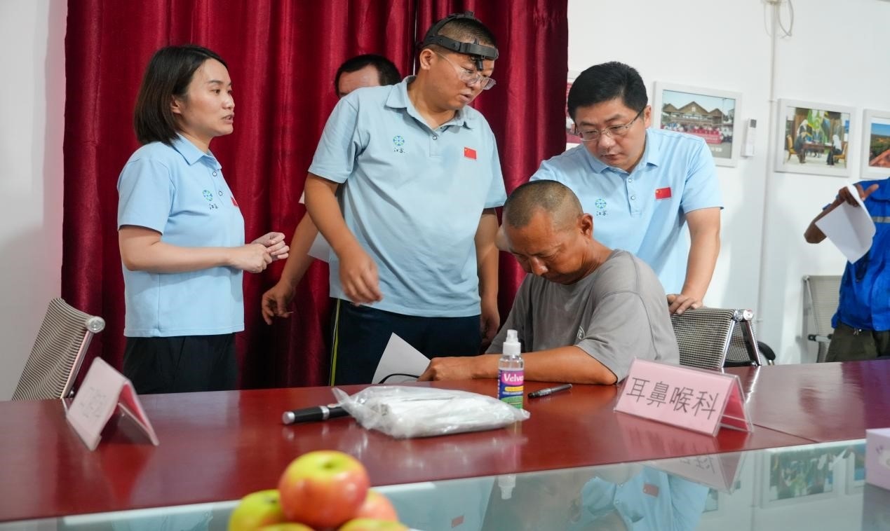 醫(yī)療隊專家診療現(xiàn)場。中國土木供圖