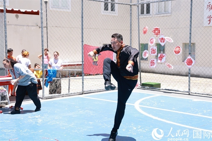 塔吉克舞蹈《夢想》通過靈動的舞姿展現(xiàn)了塔吉克族對美好生活的向往，仿佛帶領觀眾走進了帕米爾高原。人民網(wǎng)記者 陳海琪攝