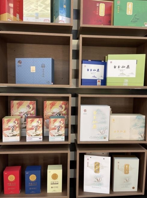 景寧各種茶葉產(chǎn)品。劉軍國攝