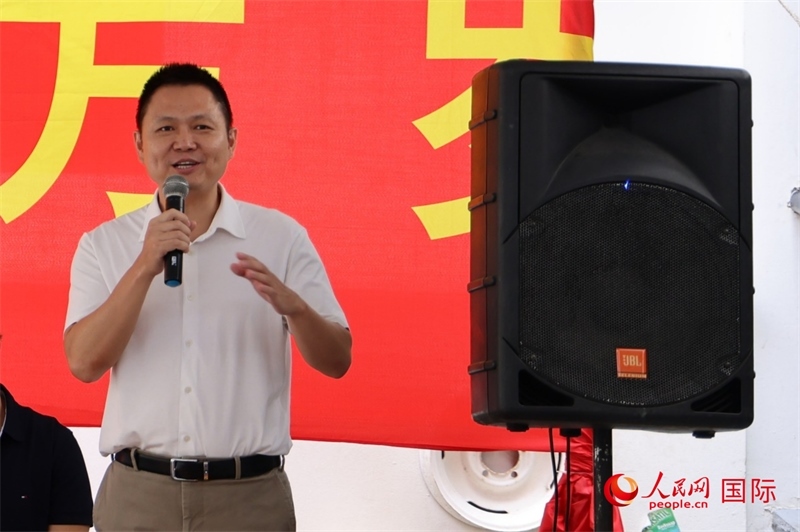 中國駐里約總領(lǐng)館副總領(lǐng)事王尉育在捐贈活動上致辭。人民網(wǎng)記者 陳海琪攝