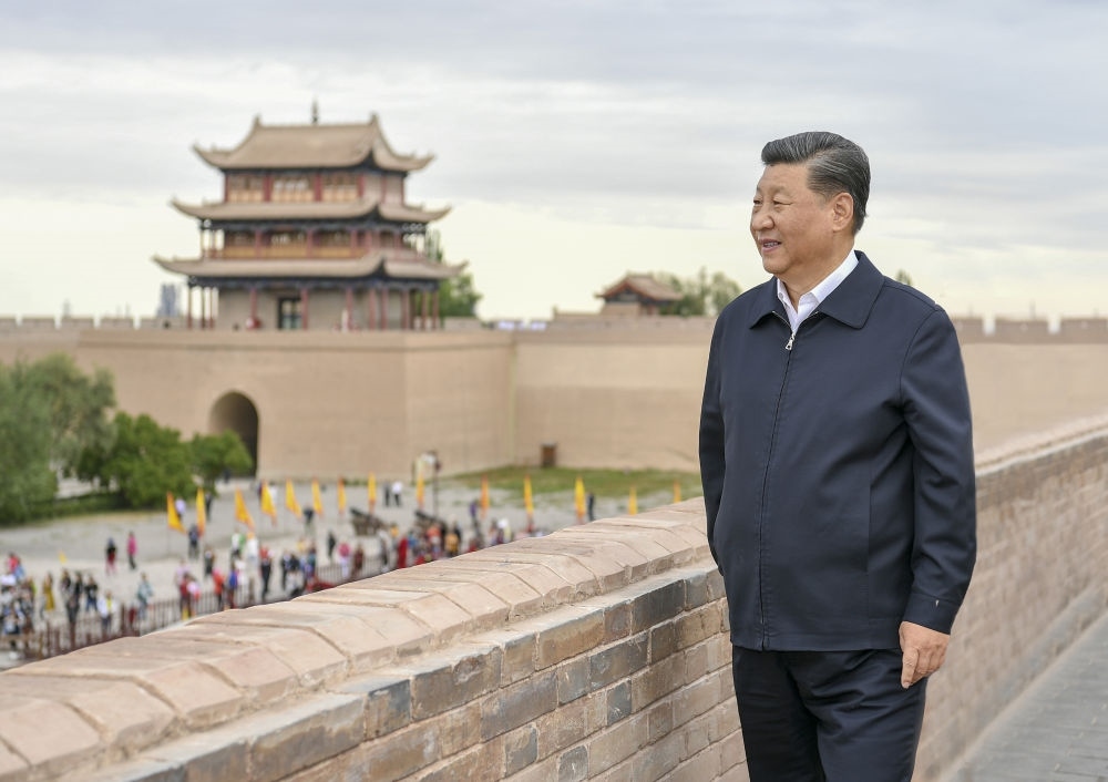 2019年8月20日上午，習(xí)近平總書記來到嘉峪關(guān)關(guān)城，登上城樓察看關(guān)城整體面貌，聽取河西走廊長城、關(guān)隘歷史文化情況介紹。新華社記者 謝環(huán)馳 攝