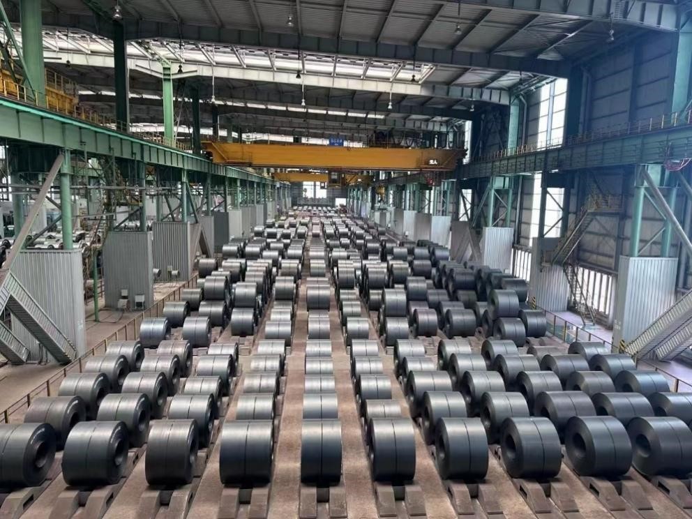 某鋼鐵工廠的自動(dòng)生產(chǎn)線。人民網(wǎng)記者 王紹紹攝