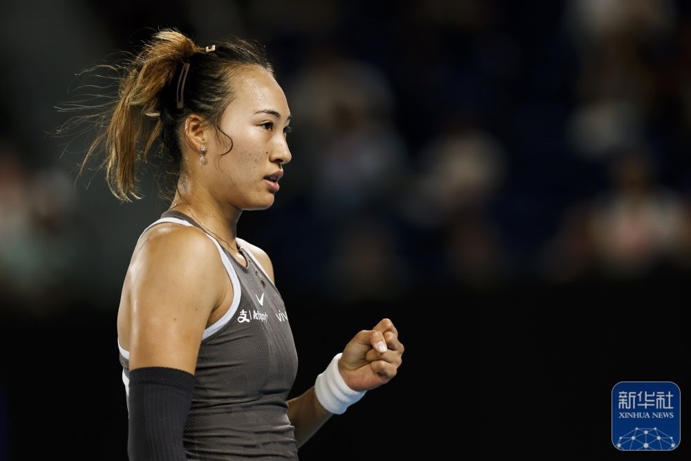 ↑鄭欽文在比賽中慶祝得分。新華社記者 馬平 攝