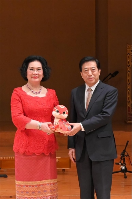 中國駐泰國大使韓志強與國際奧委會委員、泰國愛樂樂團董事會主席坤仁帕塔瑪共同出席音樂會。主辦方供圖
