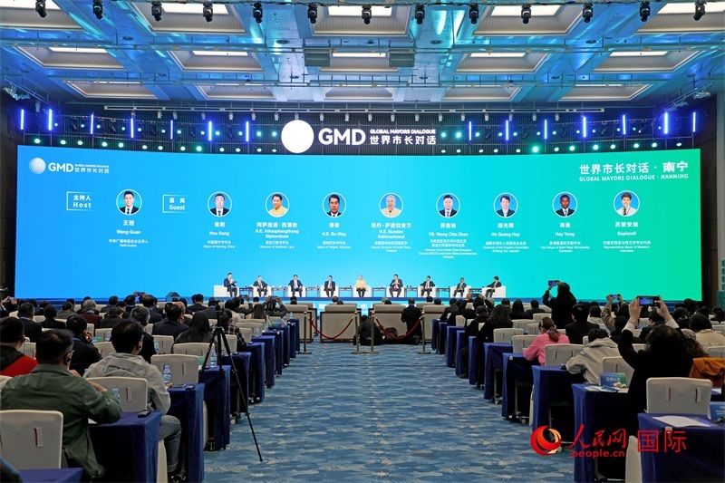 “世界市長對話·南寧”活動現(xiàn)場，中國和東盟國家多位市長或代表參加座談分享。人民網記者趙益普攝