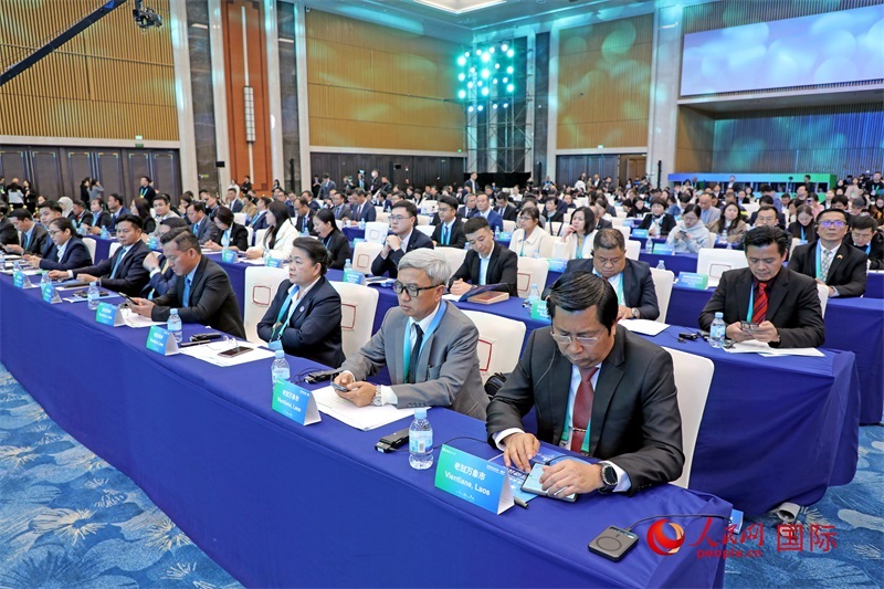 這是1月16日在南寧國際會展中心拍攝的“世界市長對話·南寧”活動現(xiàn)場。人民網記者 趙益普攝