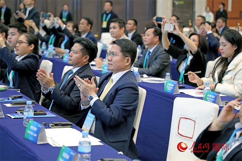 這是1月16日在南寧國際會展中心拍攝的“世界市長對話·南寧”活動現(xiàn)場。人民網記者 趙益普攝