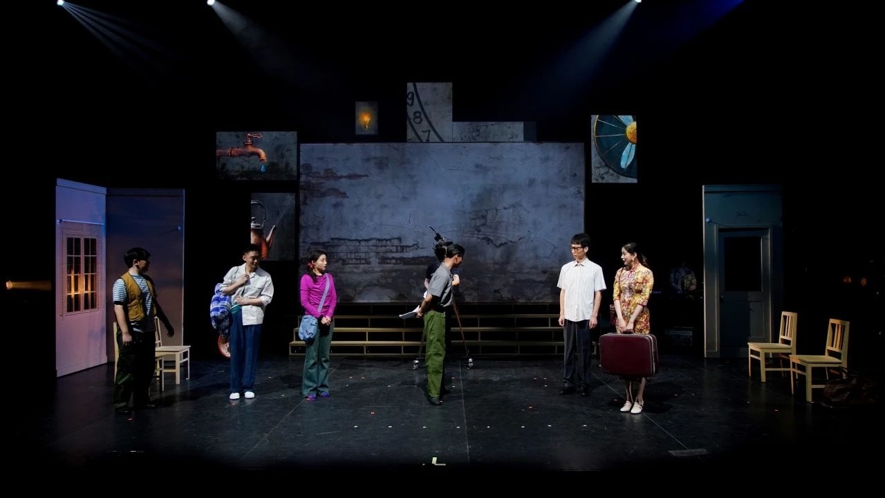 話劇《布吉出租屋》劇照。中國國家話劇院供圖