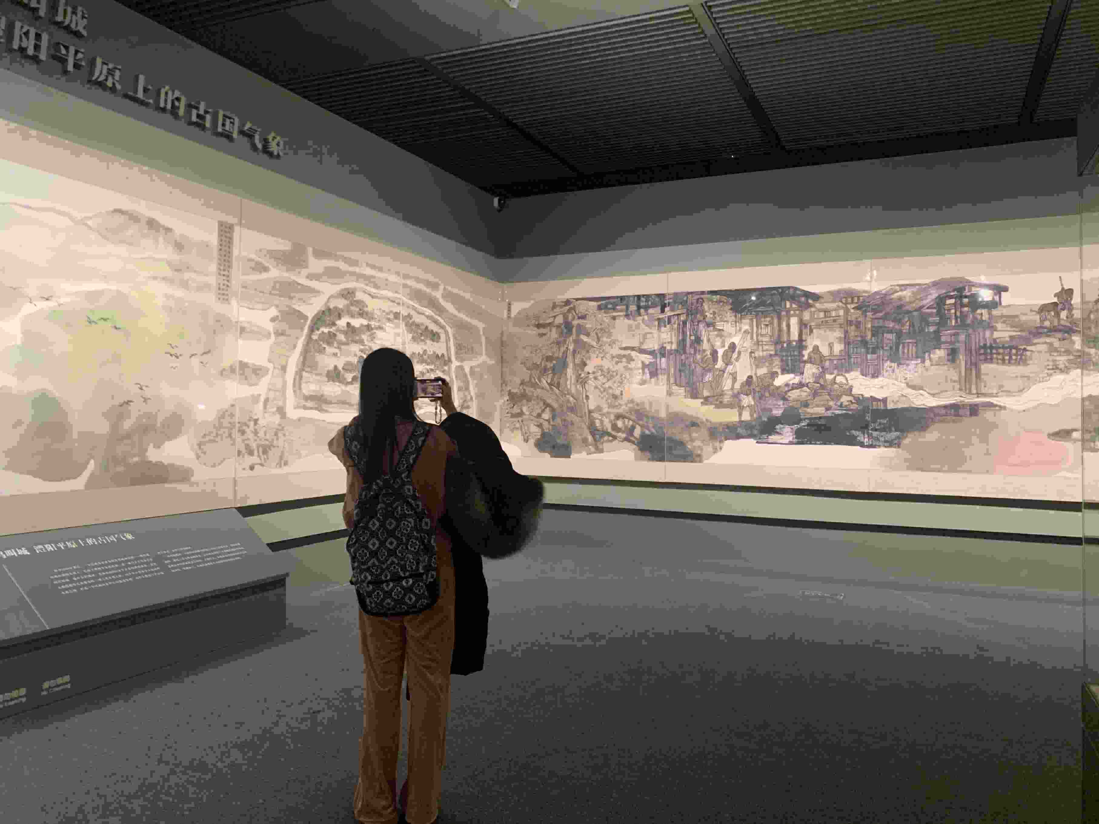 觀眾正在參觀展覽。國博供圖