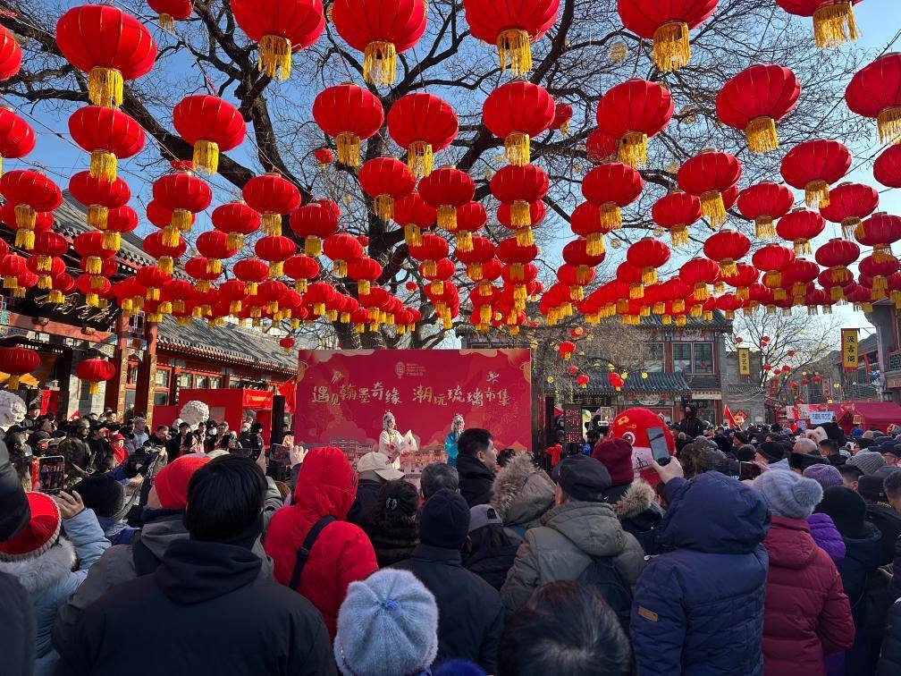 1月29日，市民游客在北京廠甸廟會感受濃濃年味。新華社記者 楊淑君 攝