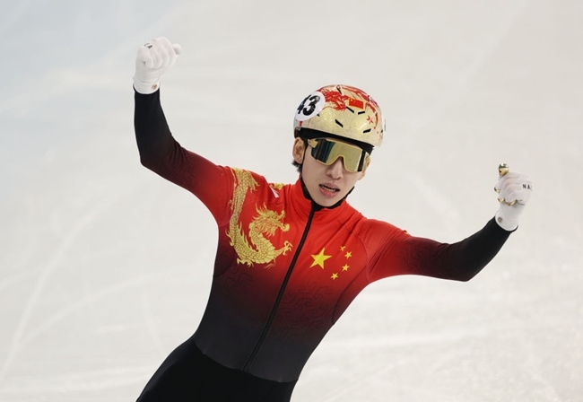 2月8日，林孝埈慶祝奪冠。新華社記者 黃偉 攝