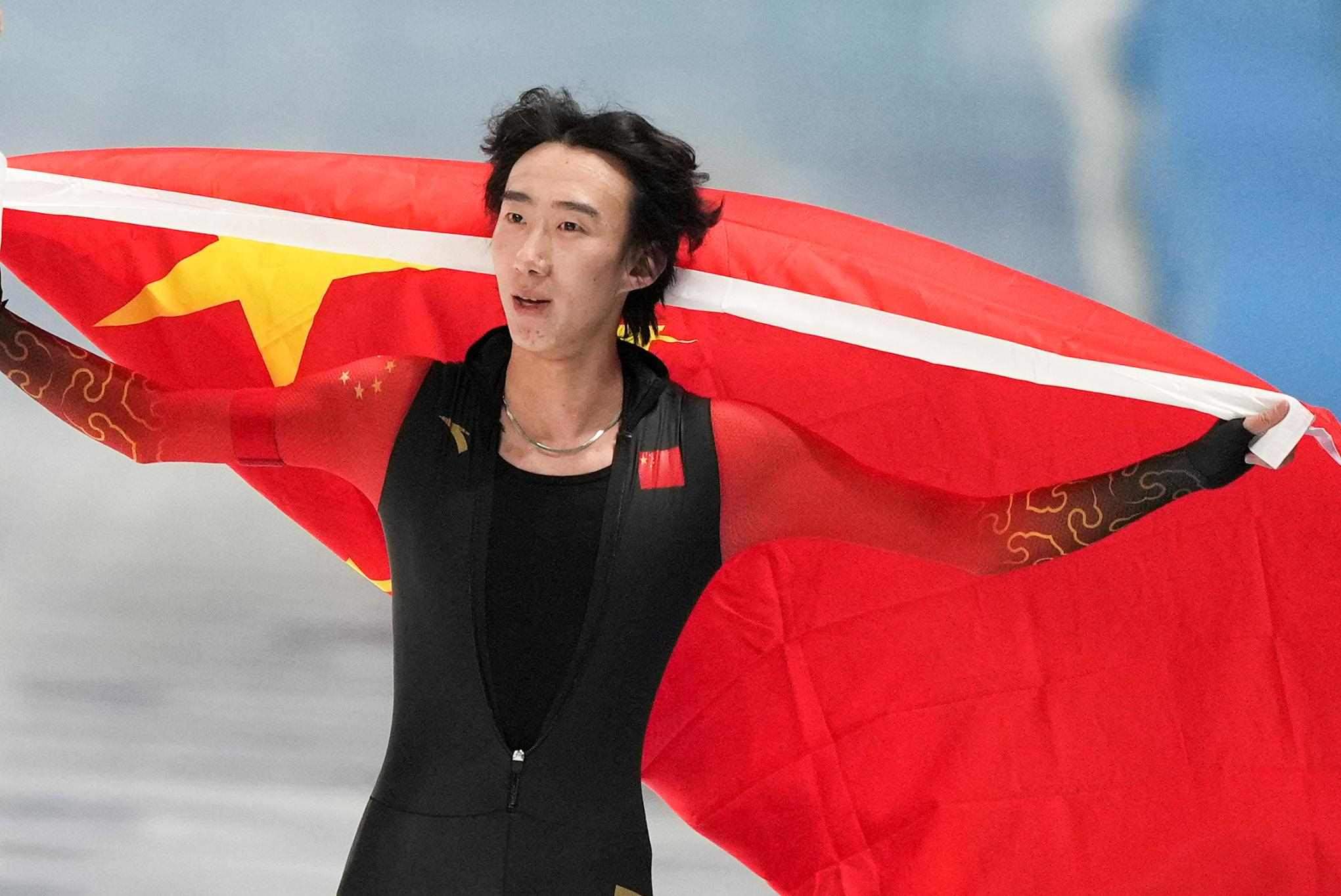 2月9日，吳宇慶祝奪冠。新華社記者 李一博 攝