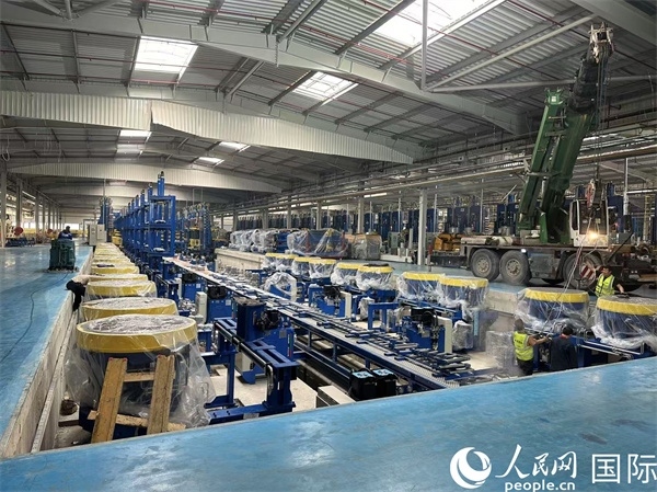 森麒麟輪胎在科技城的工廠車間。人民網(wǎng)記者 黃培昭攝