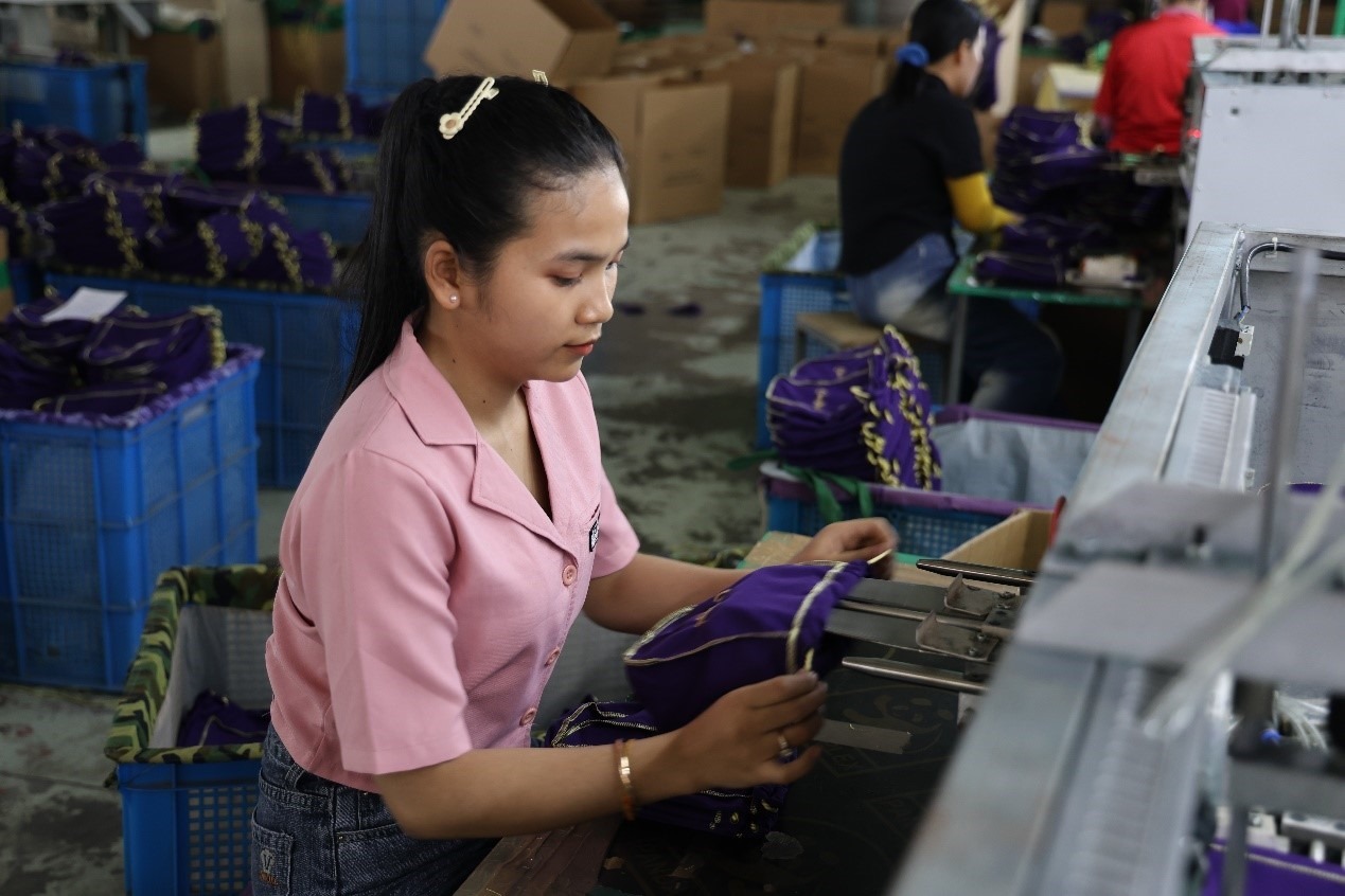 達(dá)尼在西港特區(qū)內(nèi)工作。西港特區(qū)供圖