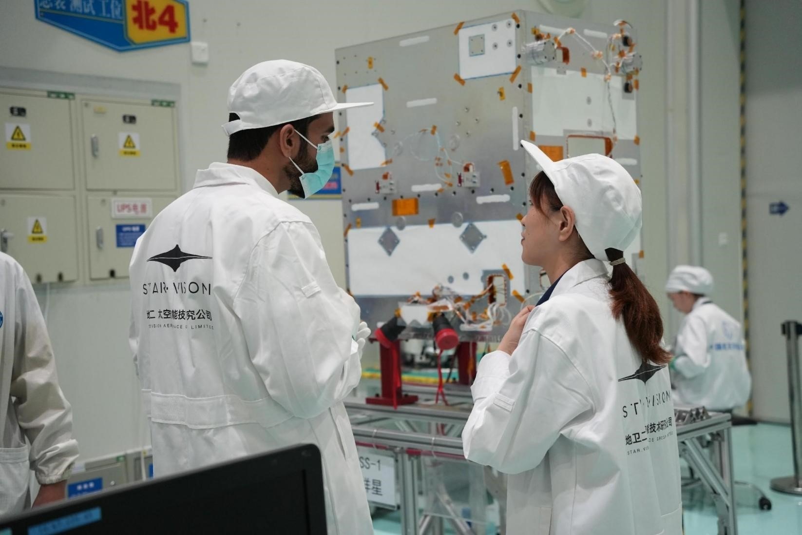 阿曼技術(shù)人員在中國(guó)接受培訓(xùn)。阿曼蘭斯航天公司供圖