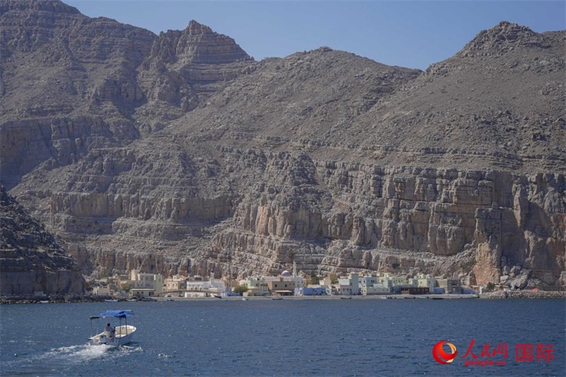 遠(yuǎn)眺庫(kù)姆扎爾村。人民網(wǎng) 塔里克·易卜拉欣攝