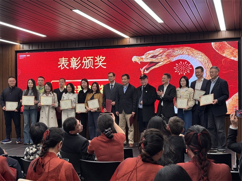 年會表彰優(yōu)秀中資企業(yè)。主辦方提供