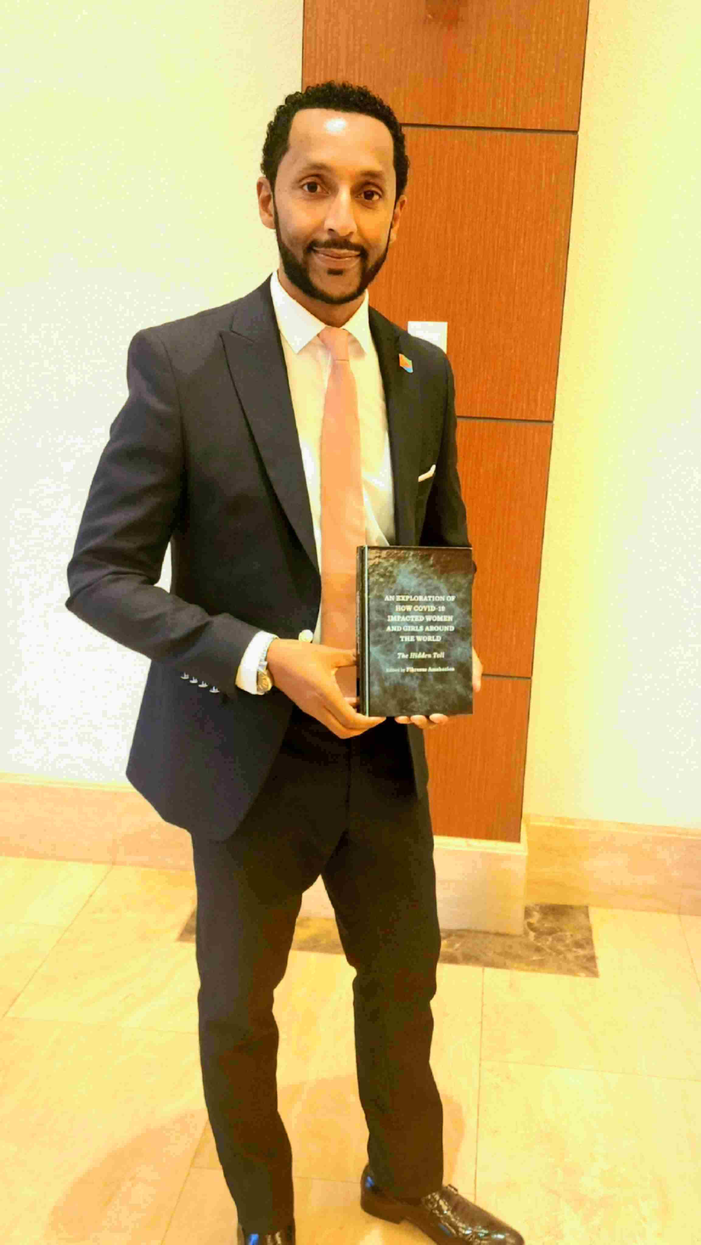 厄立特里亞戰(zhàn)略研究中心研究員、知名作家學者菲克雷耶蘇斯。圖片由受訪者提供