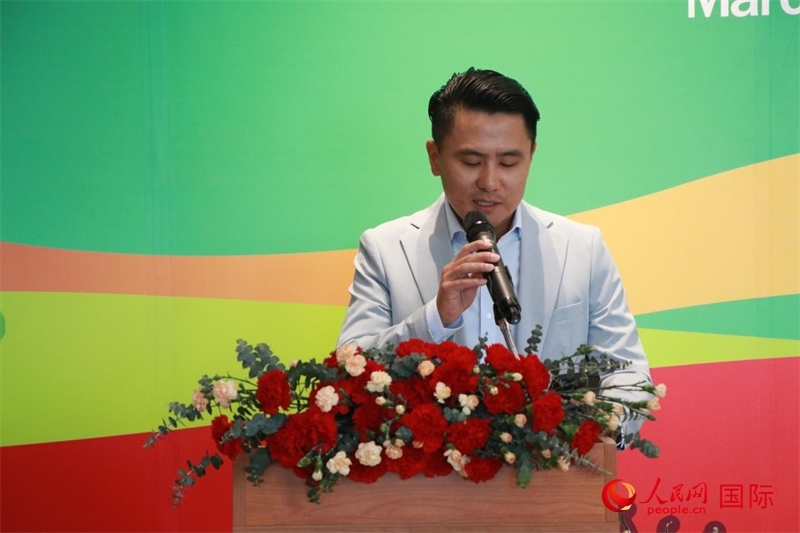 泰國(guó)華人青年商會(huì)會(huì)長(zhǎng)刁刻佳發(fā)表講話。朱瀟逸攝