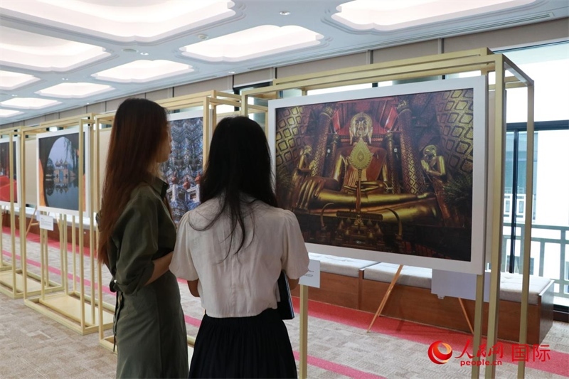 “遇見(jiàn)”攝影展現(xiàn)場(chǎng)。朱瀟逸攝