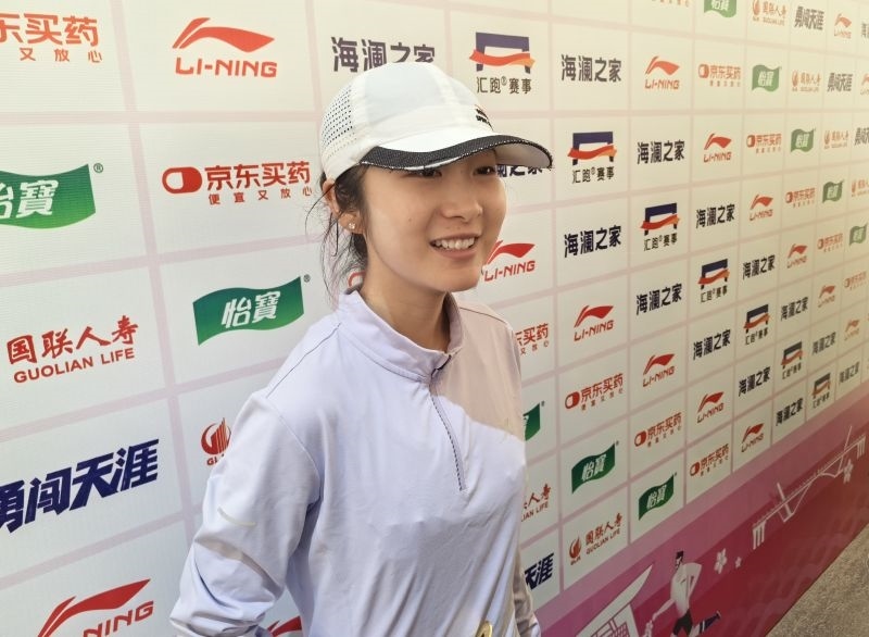 徐冰潔賽后接受采訪。 人民網(wǎng)記者 楊磊攝
