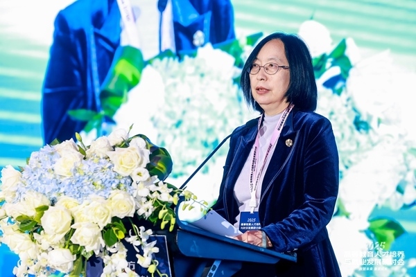 中國(guó)高等教育學(xué)會(huì)學(xué)術(shù)咨詢發(fā)展委員會(huì)委員、中國(guó)高等教育學(xué)會(huì)原副秘書長(zhǎng)、《中國(guó)高教研究》主編王小梅。