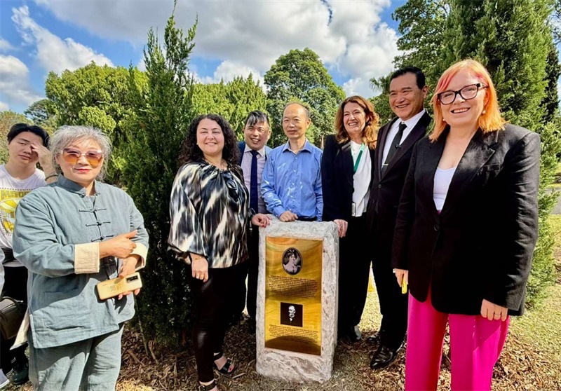 3.紀念碑揭幕。