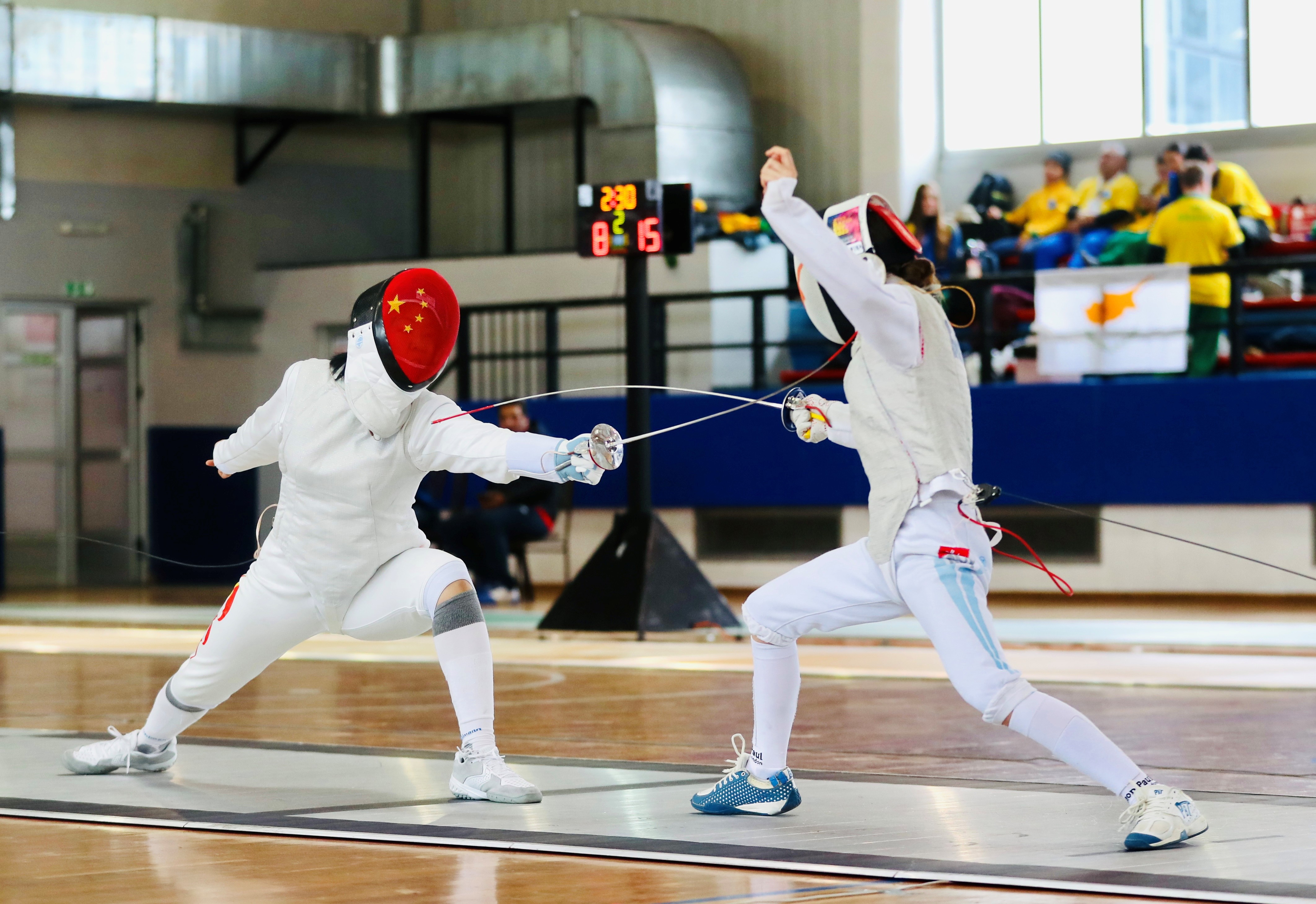 閔文珺(左)在比賽中。圖片來源:中國中學(xué)生體育代表團(tuán)