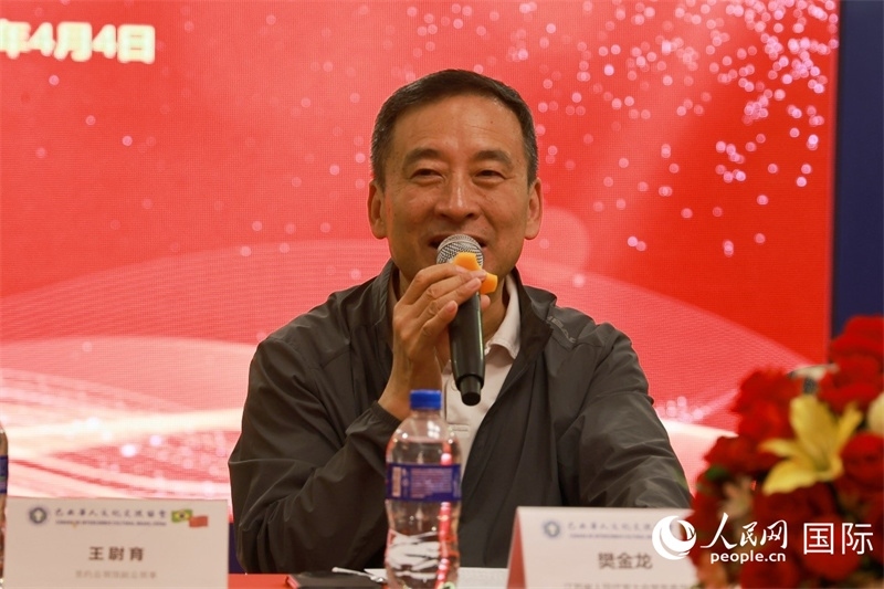 江蘇省人大常務(wù)委員會常務(wù)副主任樊金龍?jiān)谧剷现罗o。人民網(wǎng)記者 陳海琪攝