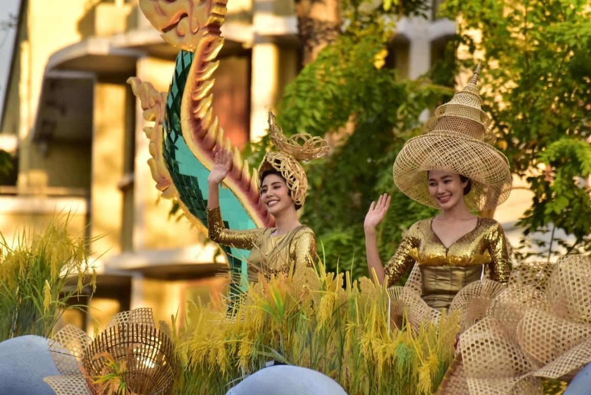 “祝福之河”花車以神龍形象象征水的神圣與豐饒，寓意祈福納祥。泰國國家旅游局供圖