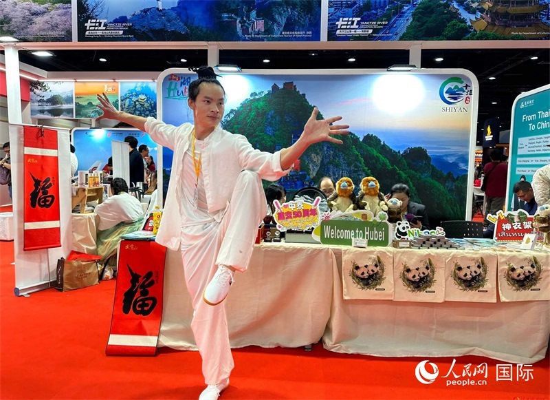 中國武當功夫走進東南亞，以精湛的武藝和飄逸的身姿詮釋中國武術的精髓。人民網(wǎng)記者 簡承淵攝