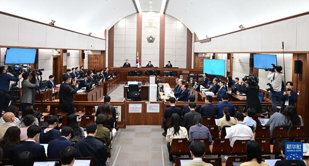 這是4月21日拍攝的韓國首爾中央地方法院庭審現(xiàn)場。新華社/紐西斯通訊社