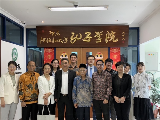 中國—東盟中心代表團訪問阿拉扎大學孔子學院?；顒又鬓k方供圖