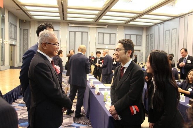 與會嘉賓熱切交流。中國駐福岡總領(lǐng)館供圖