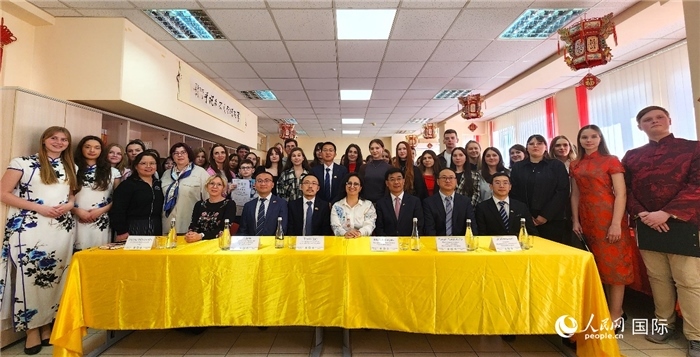 參加中文翻譯比賽全體人員合影。人民網(wǎng)記者 蔡子暢攝