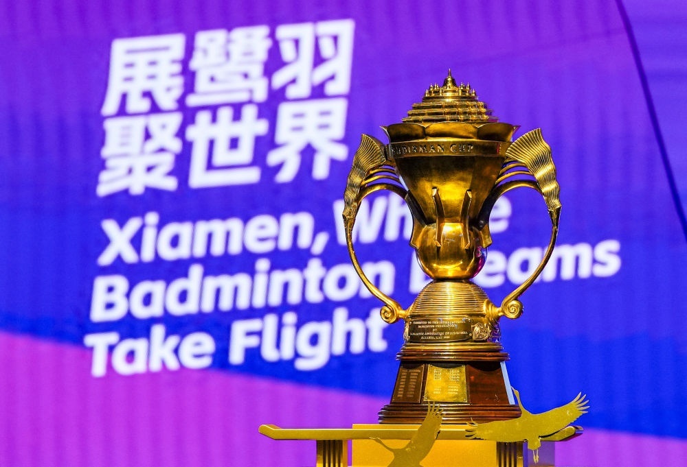 這是5月4日在決賽前拍攝的蘇迪曼獎(jiǎng)杯。新華社記者 孫非 攝