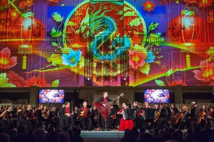 2025年2月6日，俄羅斯音樂(lè)家在圣彼得堡舉行的中俄新春音樂(lè)會(huì)上表演。新華社發(fā)（莫京娜 攝）