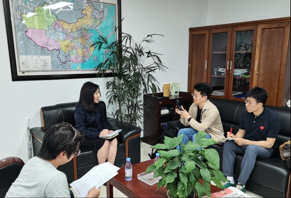 記者采訪企業(yè)跨境物流建設(shè)情況。人民網(wǎng) 孫啟凡攝