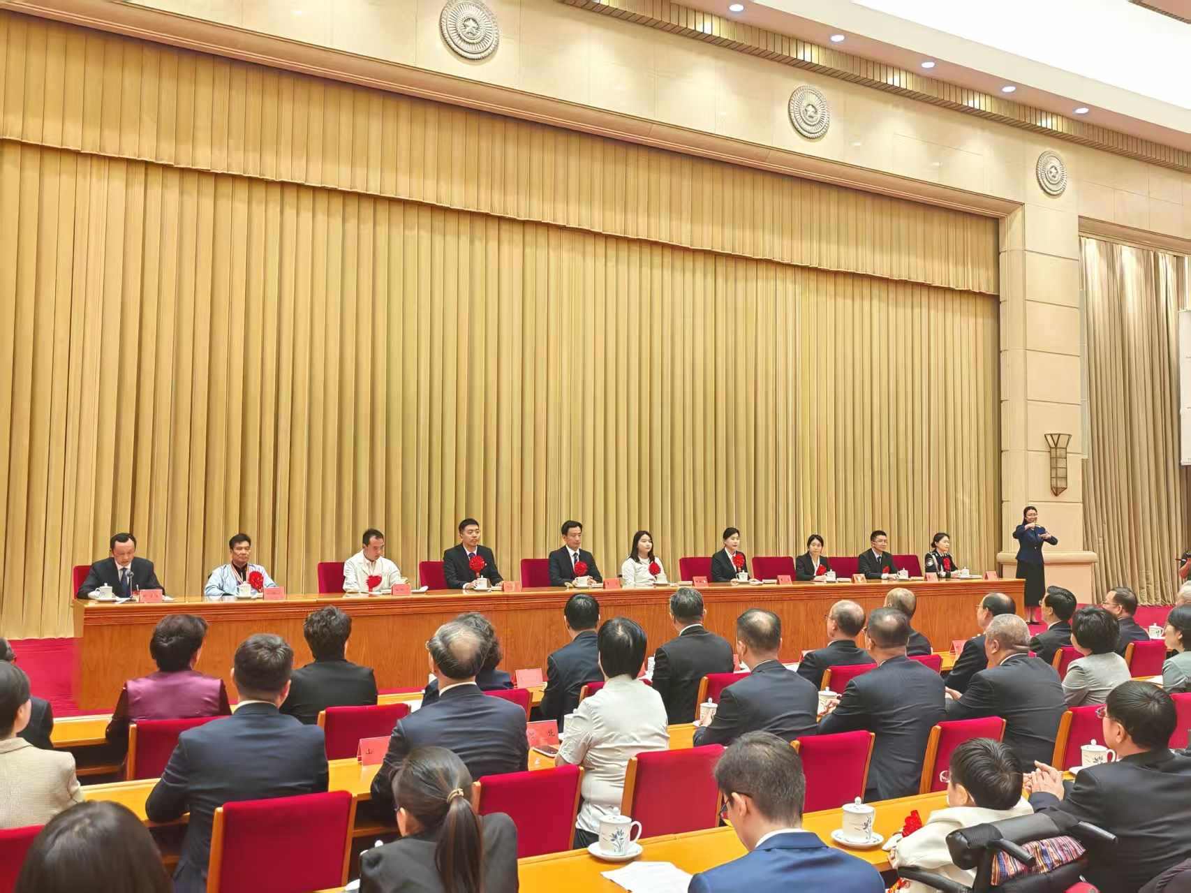 第七次全國(guó)自強(qiáng)模范暨助殘先進(jìn)事跡首場(chǎng)報(bào)告會(huì)現(xiàn)場(chǎng)。 人民網(wǎng)記者 王子鋒攝