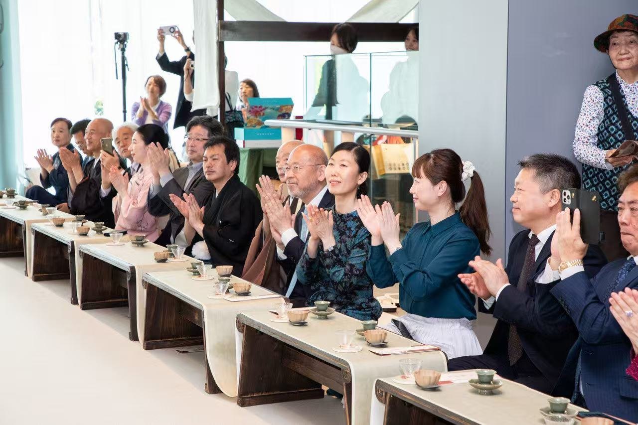 中日兩國文旅界、各茶道流派嘉賓出席開幕式。中國駐大阪旅游辦事處供圖