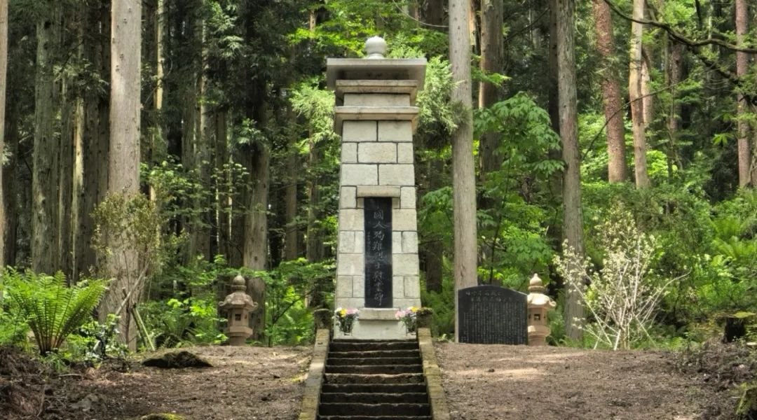 福島縣豬苗代町中國殉難勞工慰靈碑修繕完工暨植樹祭掃儀式舉行。中國駐新潟總領(lǐng)館供圖