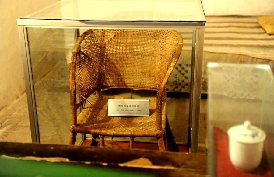 這是在河南省蘭考縣焦裕祿同志紀(jì)念館內(nèi)拍攝的焦裕祿曾用過的藤椅（2014年5月5日攝）。新華社記者 朱祥 攝