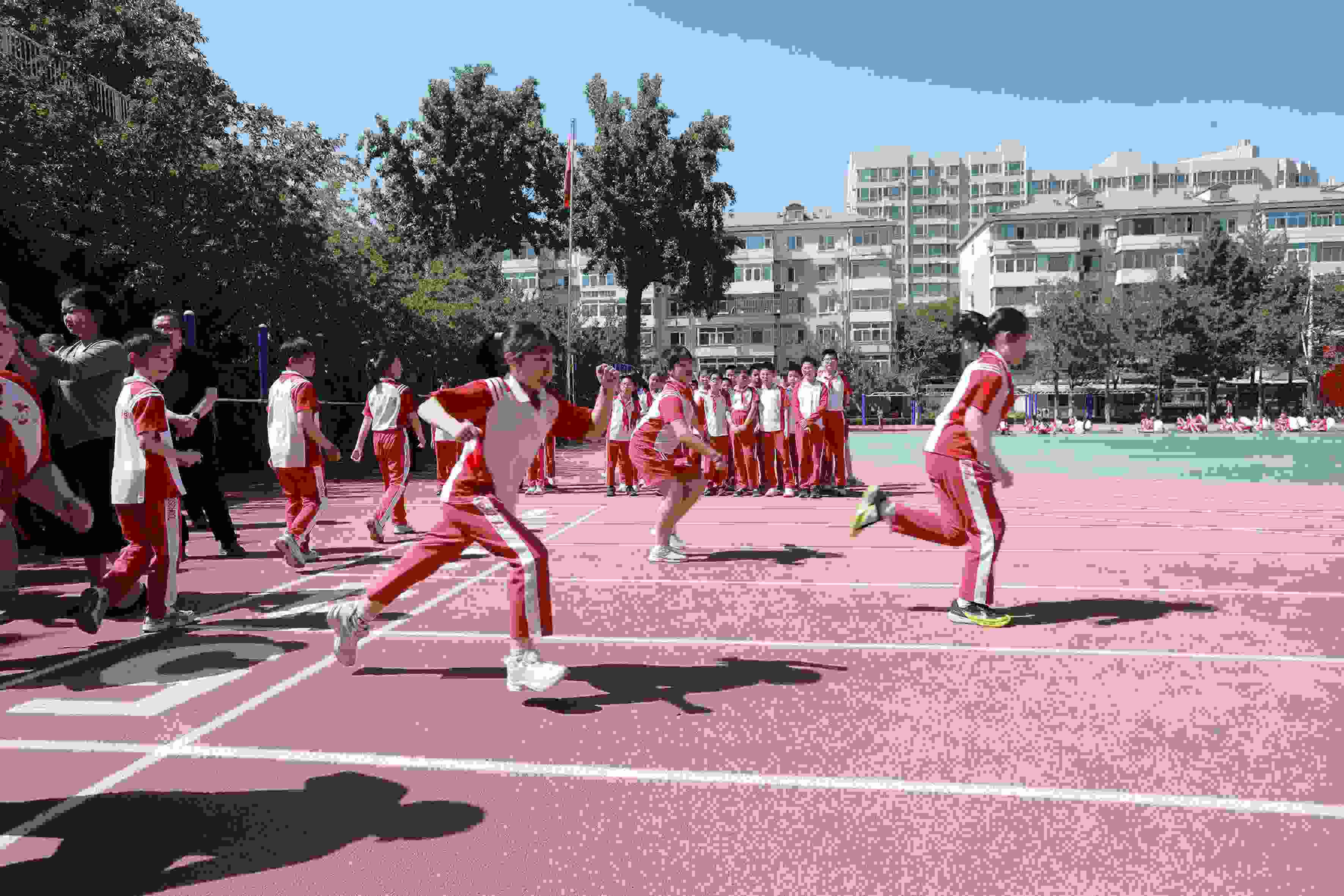 學(xué)生利用人工智能進行50米測試。北京市教委供圖