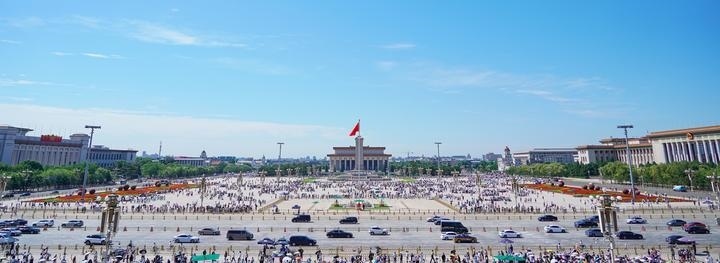 2024年7月17日拍攝的北京天安門(mén)廣場(chǎng)及建筑群。