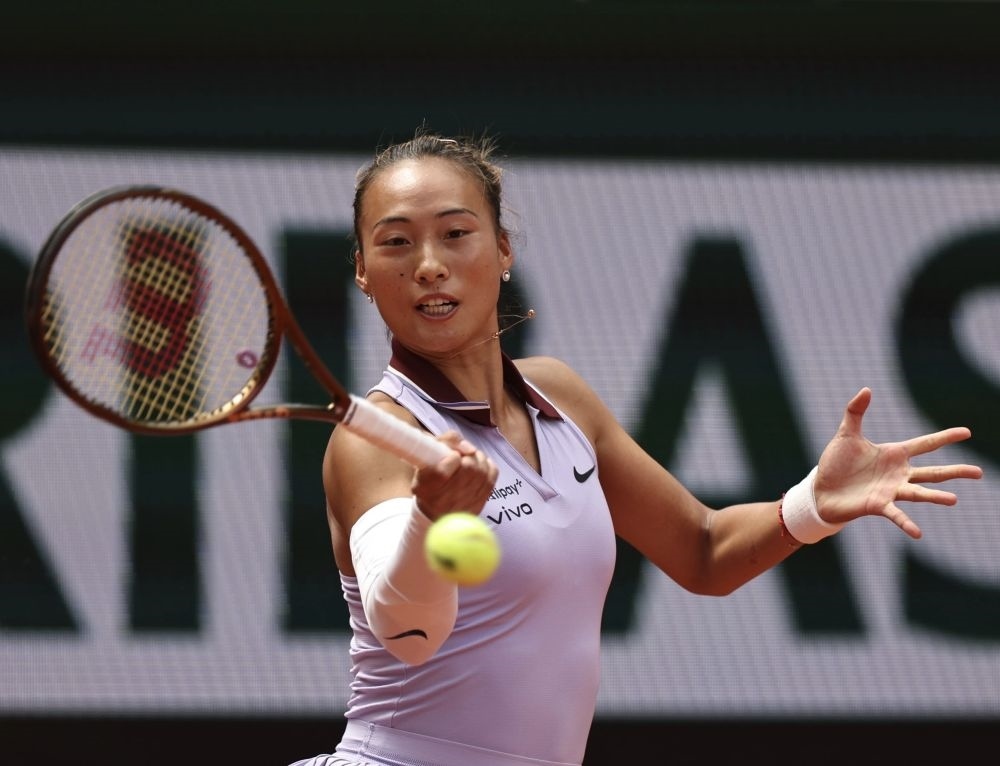 6月1日，鄭欽文在比賽中回球。新華社記者 李京 攝