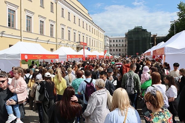 “茶和天下”·雅集活動(dòng)現(xiàn)場(chǎng)。中國(guó)駐白俄羅斯大使館供圖